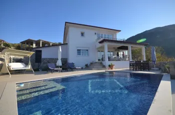 Panoramic mountain view villa with infinity pool in Uzumlu